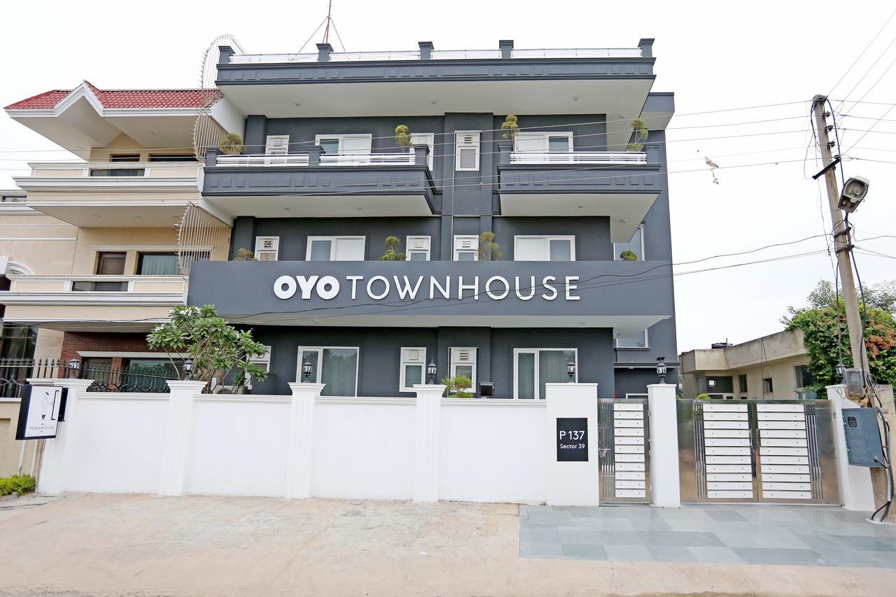 Oyo Townhouse 018 Medanta Hotel Gurgaon Exterior photo