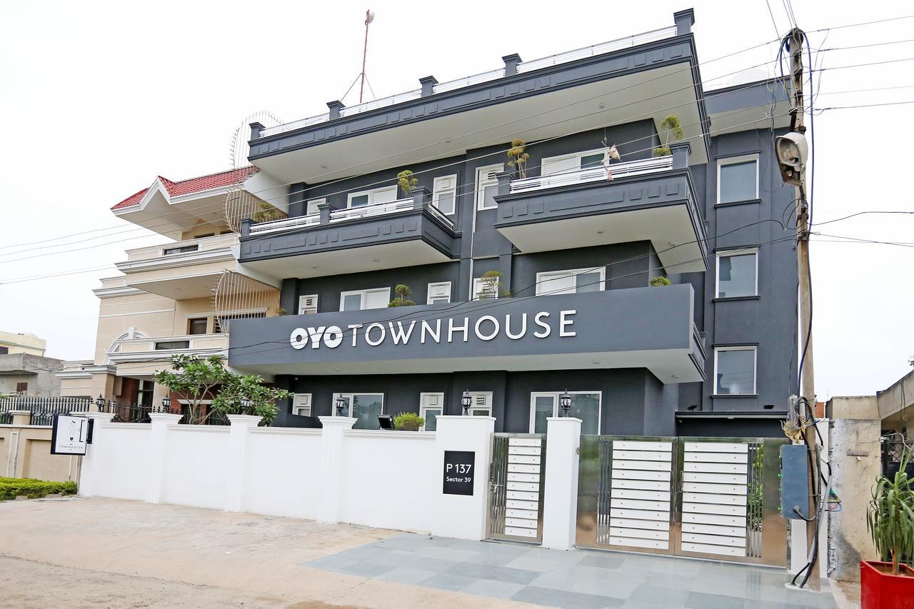 Oyo Townhouse 018 Medanta Hotel Gurgaon Exterior photo