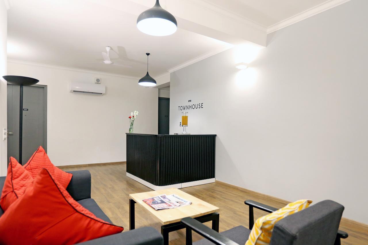 Oyo Townhouse 018 Medanta Hotel Gurgaon Exterior photo