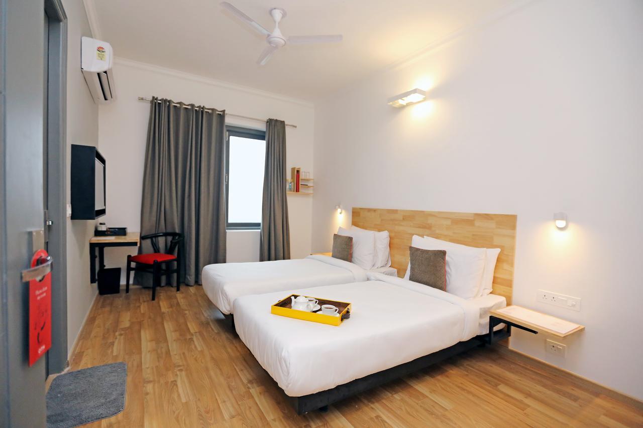 Oyo Townhouse 018 Medanta Hotel Gurgaon Exterior photo