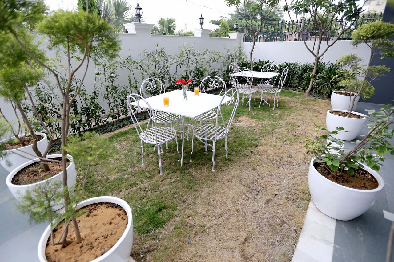 Oyo Townhouse 018 Medanta Hotel Gurgaon Exterior photo