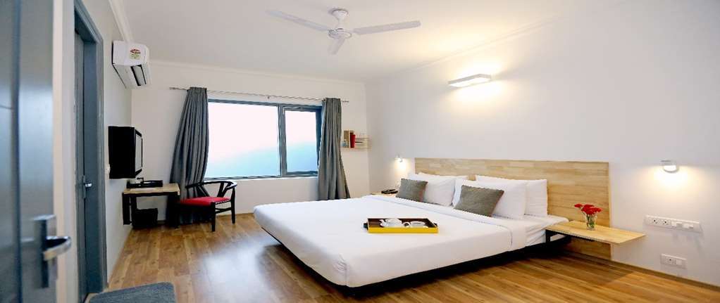 Oyo Townhouse 018 Medanta Hotel Gurgaon Room photo